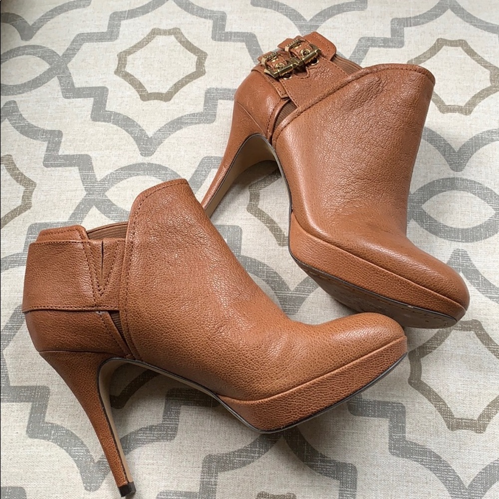 Vince Camuto tan dress bootie 5.5M